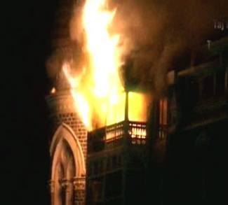 Building in Pakistan set on fire