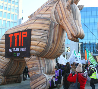TTIP, CC Flickr greensefa, modified, https://creativecommons.org/licenses/by/2.0/