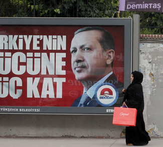 VOA, public domain - https://commons.wikimedia.org/wiki/File:2014_Turkish_Presidential_Election_campaign.jpg