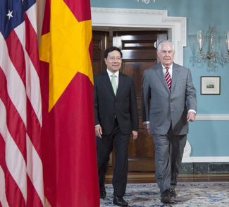 Secretary Tillerson meets with Vietnam's FM Pham Bing Minh. cc Flickr US Department of State, modified, http://www.usa.gov/copyright.shtml