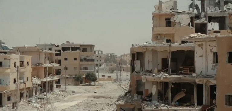 The ruins of Raqqa, cc VOA, modified, Mahmoud Bali , https://commons.wikimedia.org/wiki/File:Destroyed_neighborhood_in_Raqqa.png