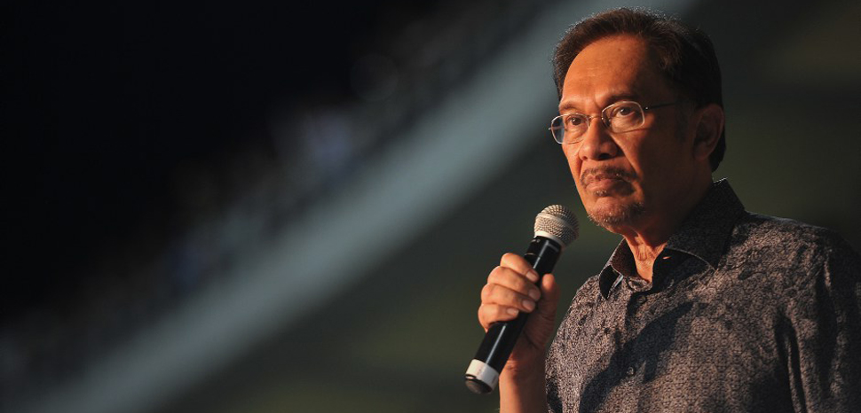 cc Firdaus Latif, modified, Wikicommons, https://commons.wikimedia.org/wiki/File:Anwar_Ibrahim_(8730532535).jpg