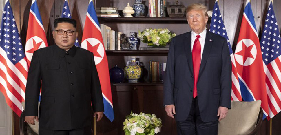 TrumpKim3, cc Dan Scavino Jr. , modified, public domain, https://en.wikipedia.org/wiki/File:Trump-Kim_meeting_in_Capella_Hotel_(1).jpg