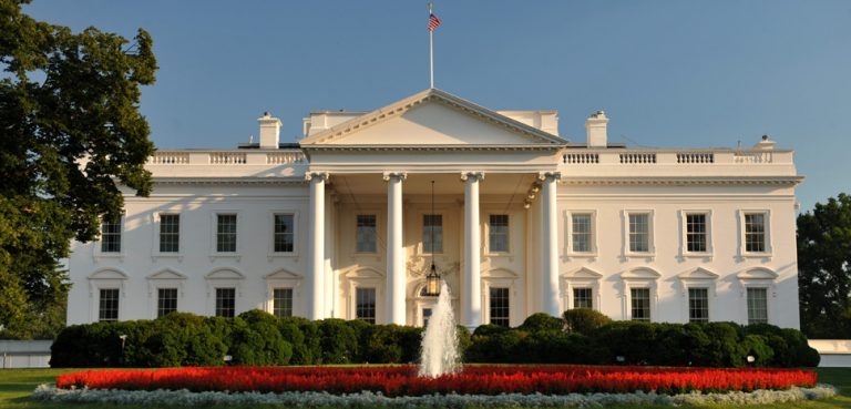 White House Washington, cc Cezary P, modified, https://commons.wikimedia.org/wiki/File:White_House_Washington.JPG