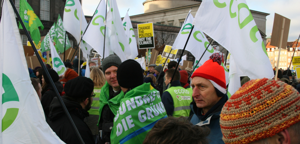 cc Wikicommons greens_climate, modified, https://commons.wikimedia.org/wiki/File:Green_bloc_at_the_Copenhagen_climate_demo_Belgium_and_Germany_(4186296278).jpg