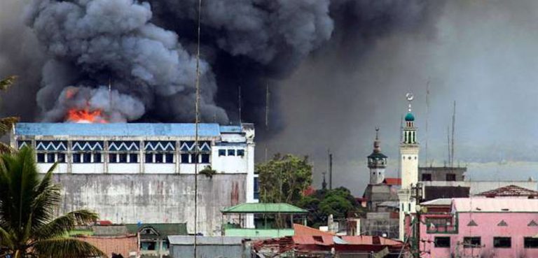 Bombing of Marawi City, cc Sariling gawa, modified, https://tl.m.wikipedia.org/wiki/Talaksan:Bombing_on_Marawi_City.jpg