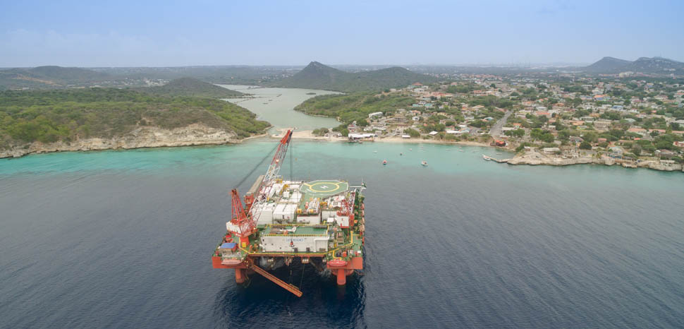 Bohrinsel Curacao, cc Flickr dronepicr, modified, https://creativecommons.org/licenses/by/2.0/