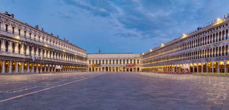 Piazza San Marco at Dawn, Venice (taken in 2015), cc Benh LIEU SONG, Flickr, modified, https://creativecommons.org/licenses/by-sa/2.0/